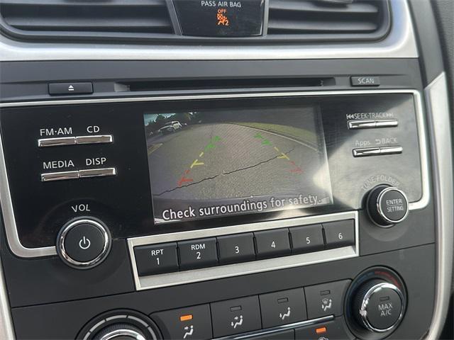 Photo of 2016 Super Black Nissan Altima