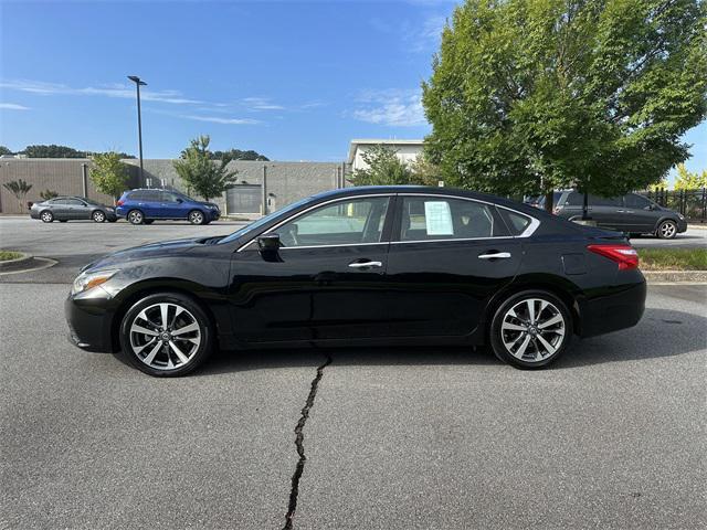 Photo of 2016 Super Black Nissan Altima