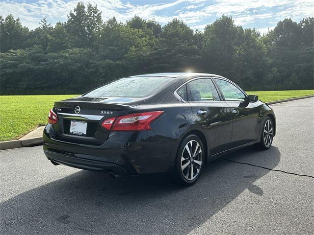 Photo of 2016 Super Black Nissan Altima
