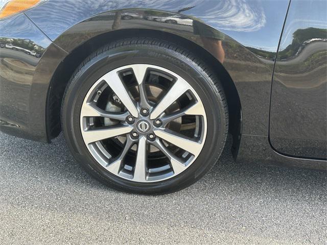 Photo of 2016 Super Black Nissan Altima