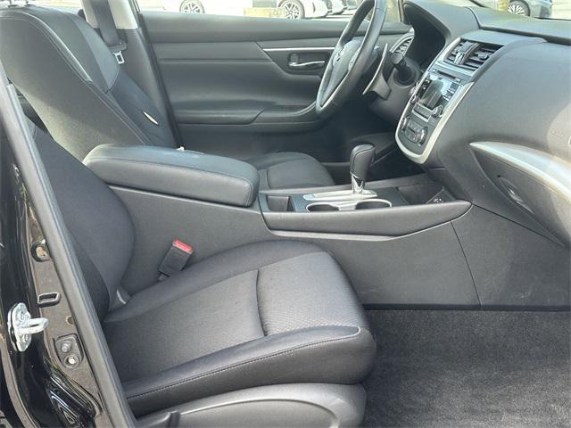 Photo of 2016 Super Black Nissan Altima