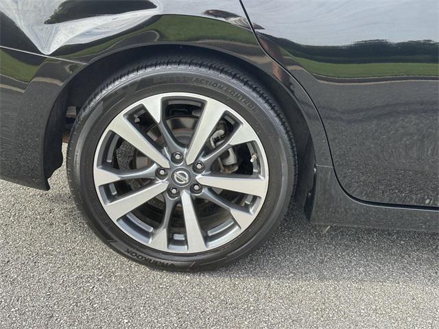 Photo of 2016 Super Black Nissan Altima