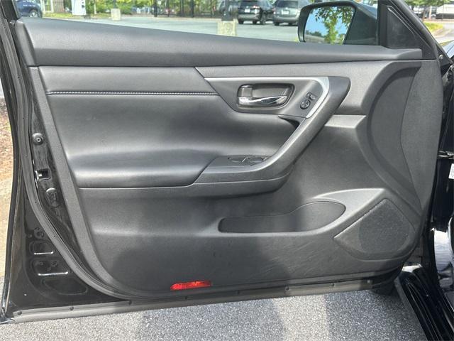 Photo of 2016 Super Black Nissan Altima