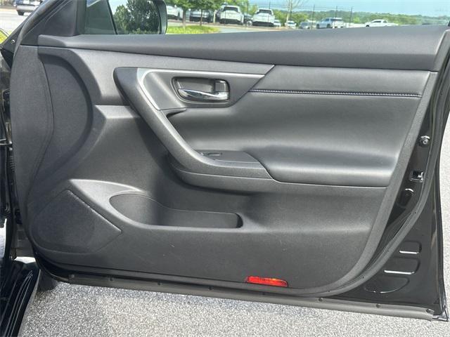 Photo of 2016 Super Black Nissan Altima
