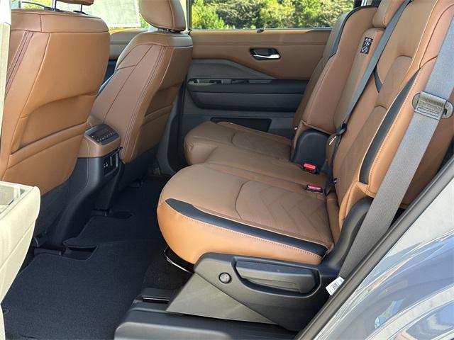 Photo of 2025 Boulder Gray Nissan Pathfinder