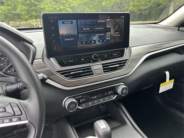 Photo of 2025 Super Black Nissan Altima