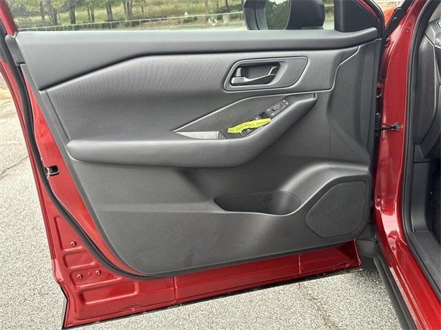 Photo of 2025 Scarlet Nissan Rogue