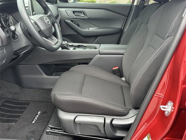 Photo of 2025 Scarlet Nissan Rogue