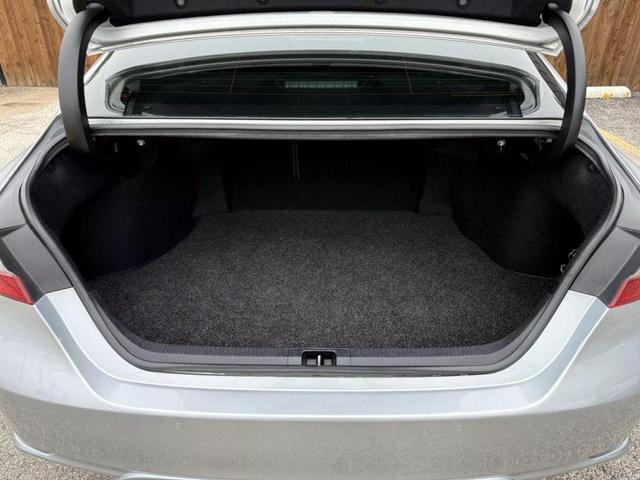 Photo of 2018 Silver Toyota Camry