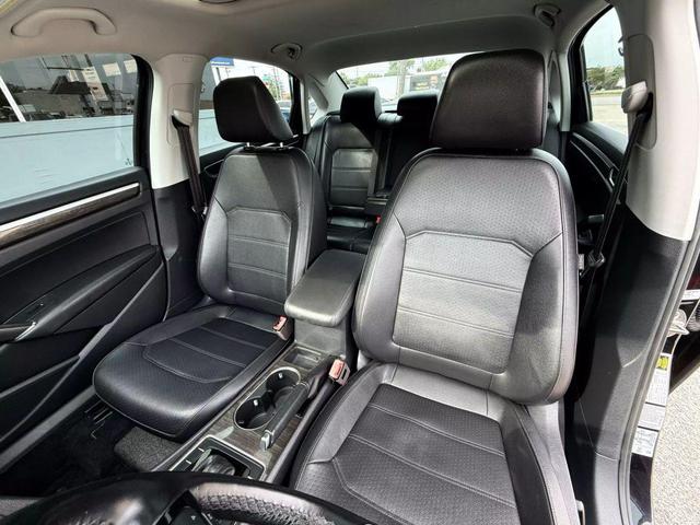 Photo of 2018 Deep Black Pearl Metallic Volkswagen Passat