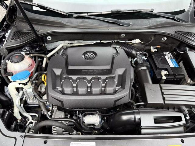 Photo of 2018 Deep Black Pearl Metallic Volkswagen Passat