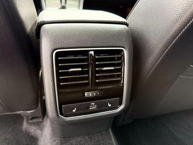Photo of 2018 Deep Black Pearl Metallic Volkswagen Passat