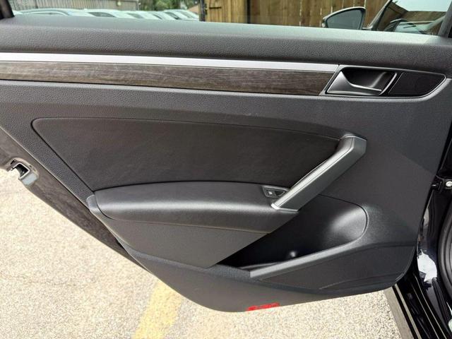Photo of 2018 Deep Black Pearl Metallic Volkswagen Passat