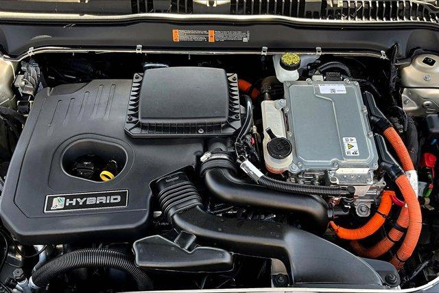 Photo of 2018 White Gold Metallic Ford Fusion Hybrid