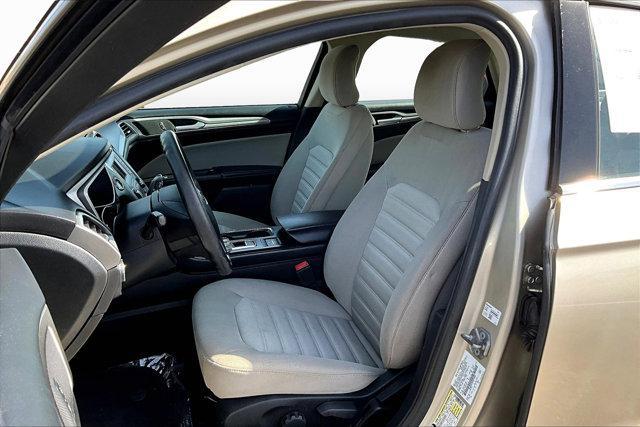 Photo of 2018 White Gold Metallic Ford Fusion Hybrid