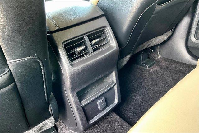 Photo of 2018 White Gold Metallic Ford Fusion Hybrid