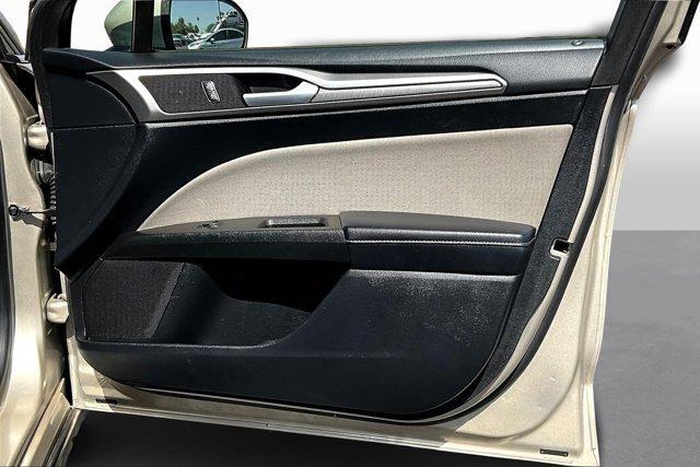 Photo of 2018 White Gold Metallic Ford Fusion Hybrid