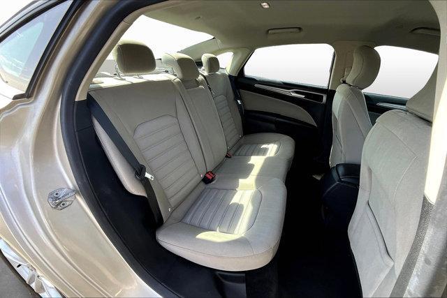 Photo of 2018 White Gold Metallic Ford Fusion Hybrid