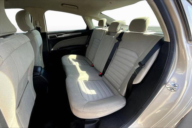 Photo of 2018 White Gold Metallic Ford Fusion Hybrid