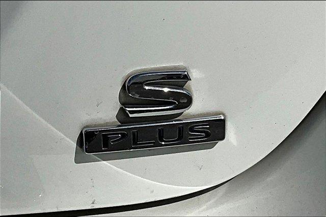 Photo of 2019 Glacier White Nissan Leaf