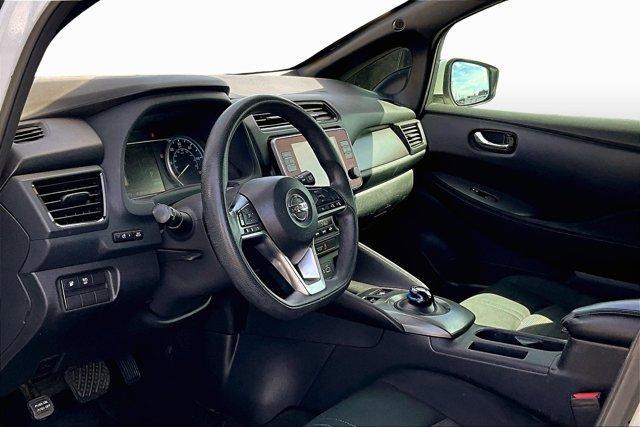 Photo of 2019 Glacier White Nissan Leaf