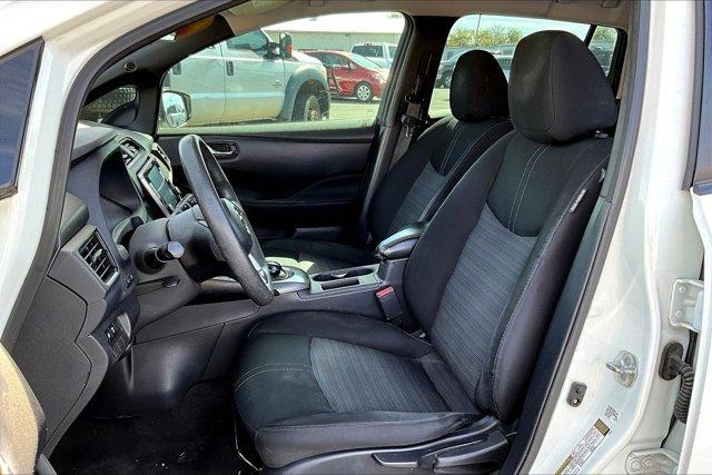 Photo of 2019 Glacier White Nissan Leaf