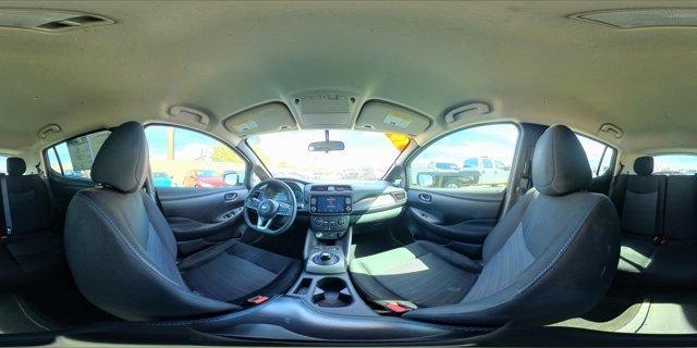 Photo of 2019 Glacier White Nissan Leaf