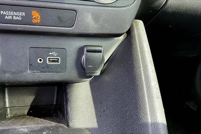 Photo of 2019 Glacier White Nissan Leaf