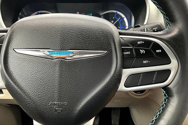 Photo of 2019 Bright White Clearcoat Chrysler Pacifica Hybrid