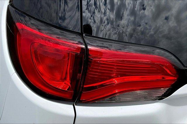 Photo of 2019 Bright White Clearcoat Chrysler Pacifica Hybrid