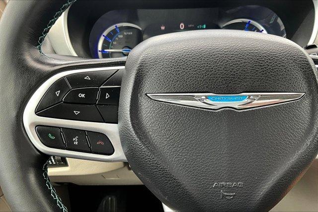 Photo of 2019 Bright White Clearcoat Chrysler Pacifica Hybrid