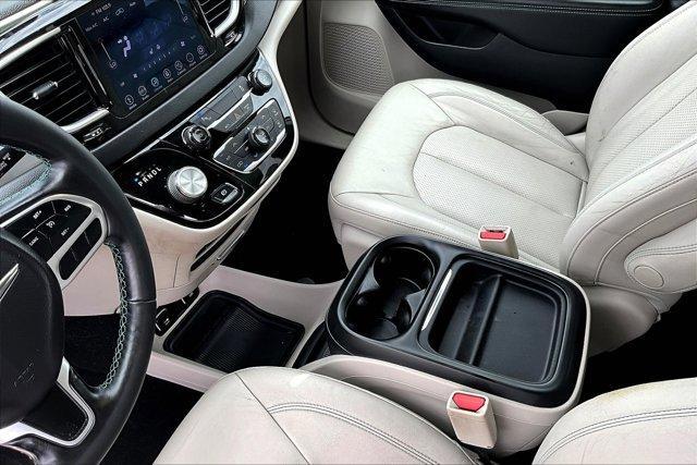 Photo of 2019 Bright White Clearcoat Chrysler Pacifica Hybrid