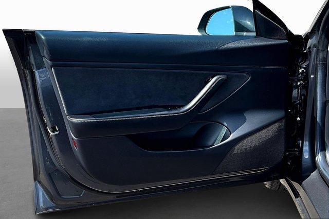Photo of 2018 Gray Tesla Model 3