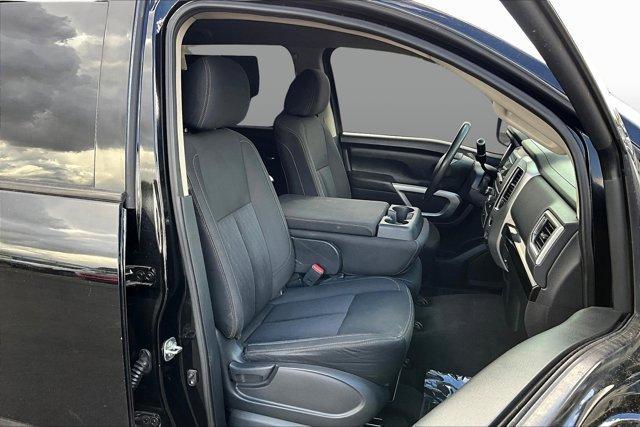 Photo of 2017 Magnetic Black Nissan Titan
