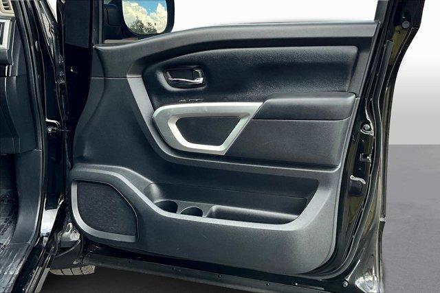 Photo of 2017 Magnetic Black Nissan Titan