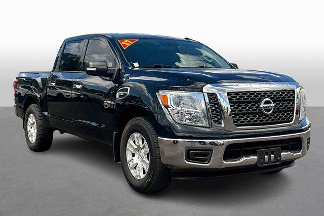 Photo of 2017 Magnetic Black Nissan Titan