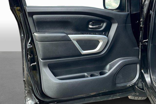 Photo of 2017 Magnetic Black Nissan Titan
