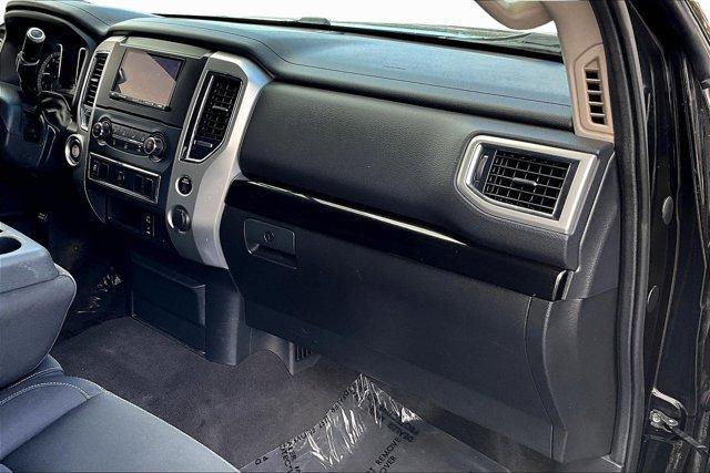 Photo of 2017 Magnetic Black Nissan Titan