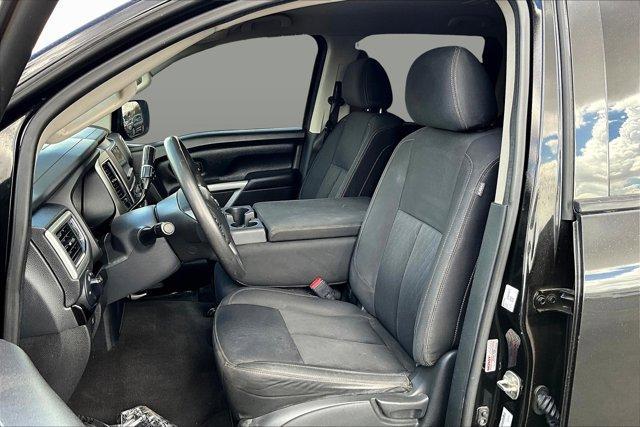 Photo of 2017 Magnetic Black Nissan Titan
