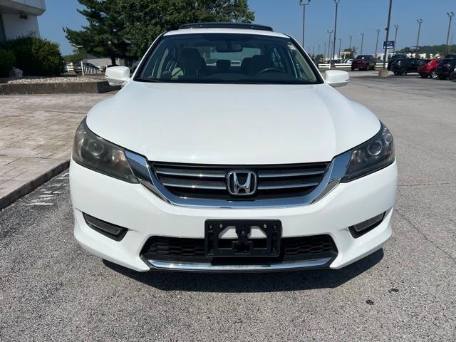 Photo of 2015 White Orchid Pearl Honda Accord