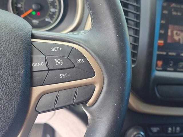 Photo of 2015 Granite Crystal Clearcoat Metallic Jeep Cherokee