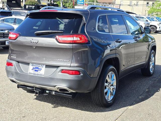 Photo of 2015 Granite Crystal Clearcoat Metallic Jeep Cherokee