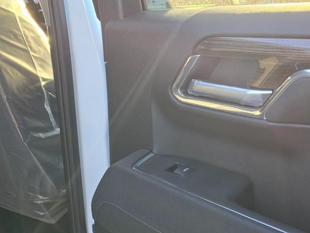 Photo of 2025 Summit White Chevrolet Silverado 1500