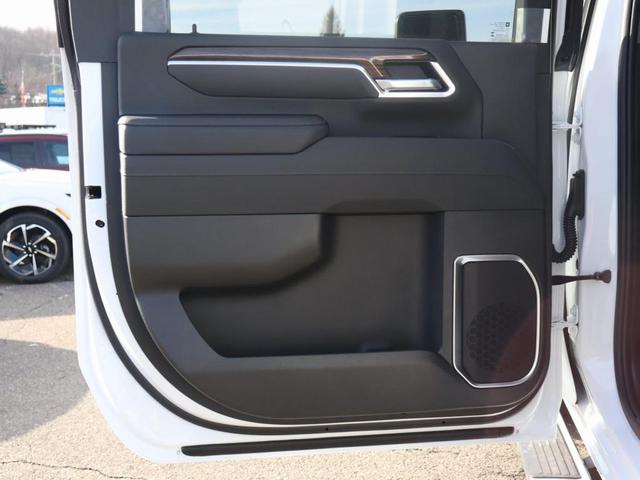 Photo of 2025 Summit White Chevrolet Silverado 2500