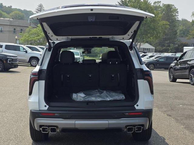 Photo of 2026 Summit White Chevrolet Traverse