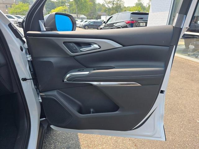 Photo of 2026 Summit White Chevrolet Traverse