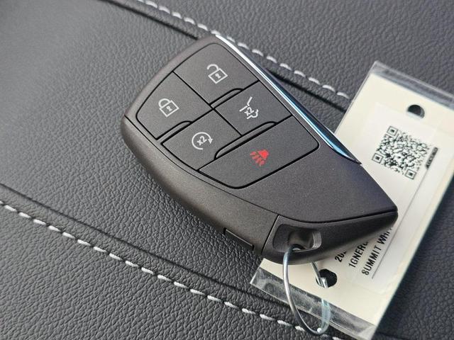 Photo of 2026 Summit White Chevrolet Traverse