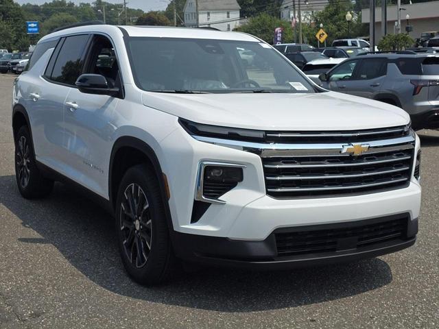 Photo of 2026 Summit White Chevrolet Traverse