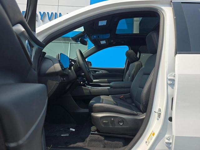 Photo of 2026 Summit White Chevrolet Traverse