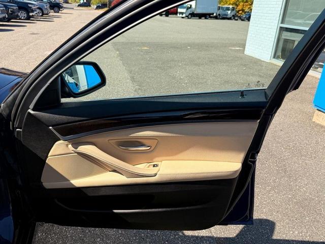 Photo of 2016 Blue Metallic BMW 528